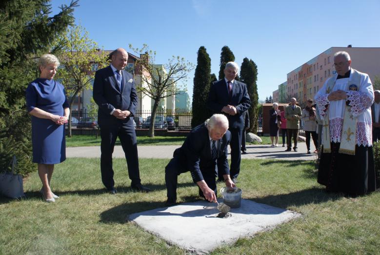 Kamień węgielny pod pomnik ks. Jerzego Popiełuszki został wmurowany  