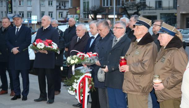 Rocznica katastrofy smoleńskiej - uroczystości w Mławie - 04