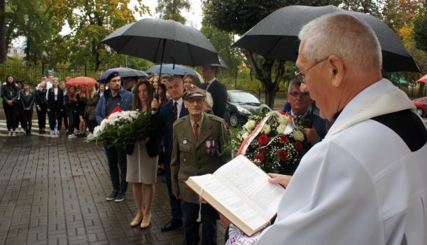 Uroczystość w I Liceum Ogólnokształcącym - 19