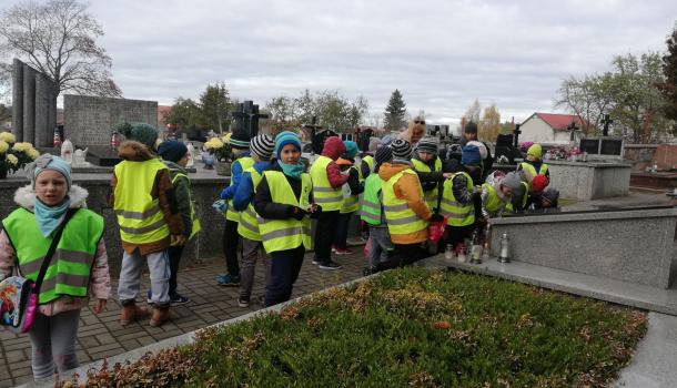 Uczniowie SP nr 2 pamiętają o bohaterach