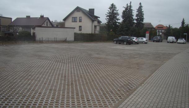 parking przy ul. Dudzińskiego 1