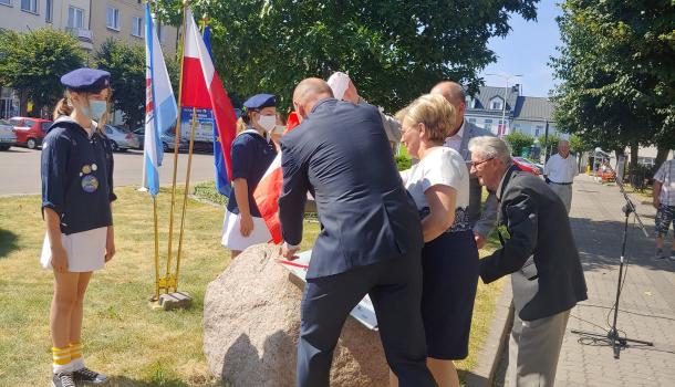 Odsłoniecie pamiątkowej tablicy - setna rocznica Bitwy Warszawskiej12a.jpg 727