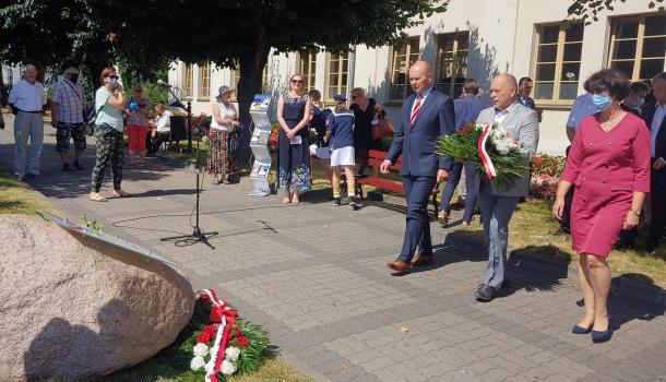 Odsłoniecie pamiątkowej tablicy - setna rocznica Bitwy Warszawskiej2.jpg 692