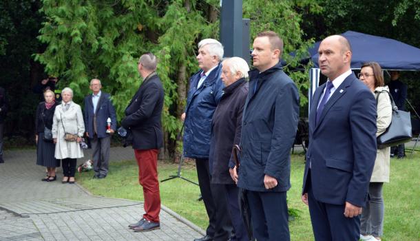 Uczestnicy uroczystości w Uniszkach Zawadzkich