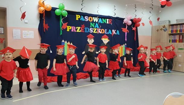 Biedronki z SP nr 2 pasowane na przedszkolaka