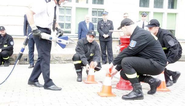 Odsłonięcie pamiątkowej tablicy i stylizowanego hydrantu