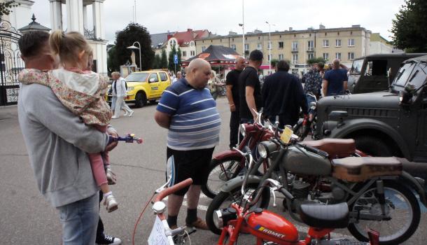 Zlot aut zabytkowych oraz motocykli klasycznych i współczesnych