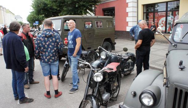 Zlot aut zabytkowych oraz motocykli klasycznych i współczesnych