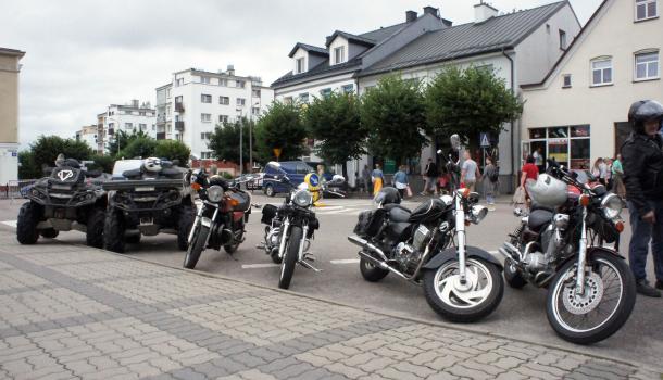 Zlot aut zabytkowych oraz motocykli klasycznych i współczesnych