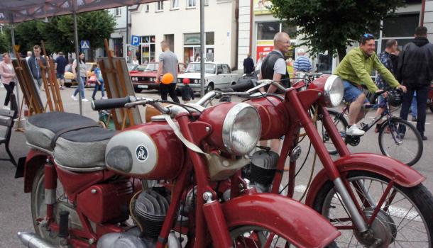 Zlot aut zabytkowych oraz motocykli klasycznych i współczesnych