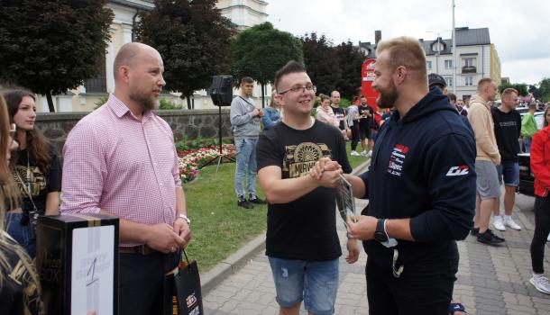 Podsumowanie zlotów samochodów i motocykli