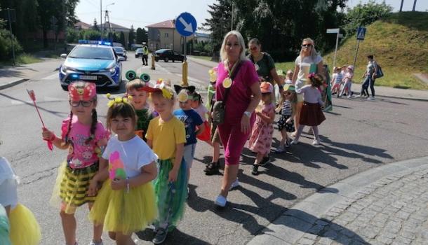 Pochód na 40-lecie przedszkola przy ul. Hożej