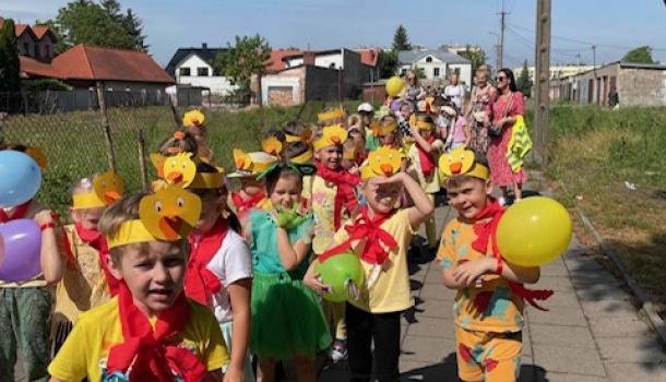 Pochód na 40-lecie przedszkola przy ul. Hożej