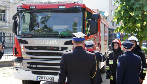 Mławskie jednostki otrzymały nowe samochody