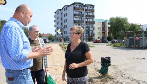 Teren przy sklepie na Osiedlu Młodych został przebudowany i uporządkowany (9) (Copy)