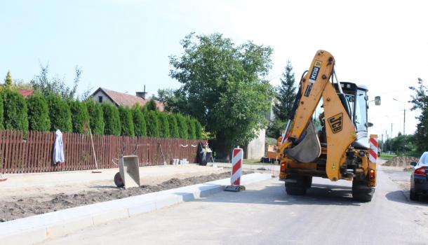 Ulica Batorego już z nowym chodnikiem (10) (Copy)